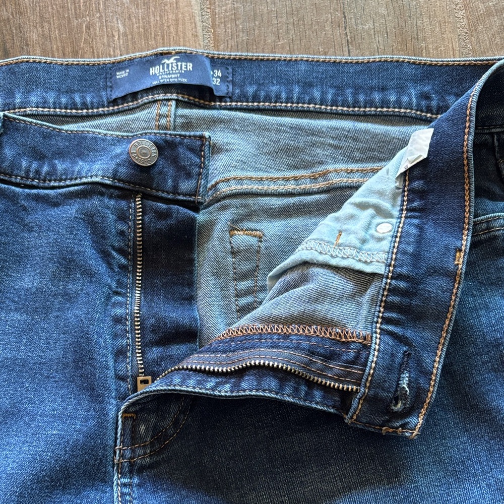 Hollister Men's Blue Denim Straight Jeans - Picture 5 of 5